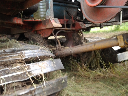 ขายด่วน รถเกี่ยวข้าวปัจจุบันยังใช้งานอยู่ ดูของจริง เกี่ยวจริงได้ที่ลพบุรี