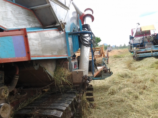 ขายด่วน รถเกี่ยวข้าวปัจจุบันยังใช้งานอยู่ ดูของจริง เกี่ยวจริงได้ที่ลพบุรี