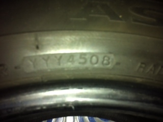 ขาย YoKahama 215-60-17 ปี 4508 4เส้นสวยๆดอกเต็ม 2,800 บาท