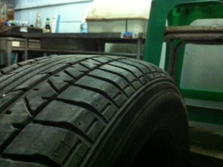 ขาย YoKahama 215-60-17 ปี 4508 4เส้นสวยๆดอกเต็ม 2,800 บาท