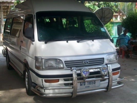 โตโยต้า Comuter หลังคาสูง ช่วงยาว สีขาว ด่วน....