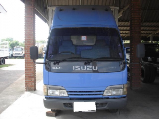 ขาย ISUZU NKR 6ล้อ ช่วงสั้น ตู้แห้งมีประตูข้าง 100แรงม้า ปี 2547