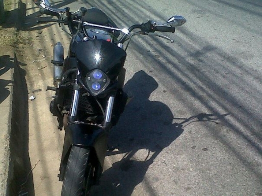 ขาย YAMAHA FZR 400 เอกสาร INV. ขาย16,000 บาท ร้อนเงิน ต้องการเอาไปจ่ายค่าเทอมคับ สภาพ ตอนนี้สตาร์ทไม่ติดจอดนาน ต้องเอาไปทำเครื่องต่อนิดกน่อย ติดต่อ 0871042889