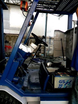 รถยกฟอร์คลิฟท์ 2.5 ตัน เสา 4เมตร สวยมาก KOMATSU:FD25-11 ถูก+รับประกัน3เดือนราคา280000บาท