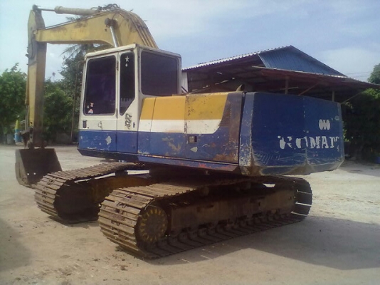 ขายแบคโฮPC200-5 S/N 63XXX คอนโทนสั้น รถสภาพดี พร้อมใช้ ขายแบคโฮPC200-5 S/N 63XXX คอนโทนสั้น รถสภาพดี พร้อมใช้