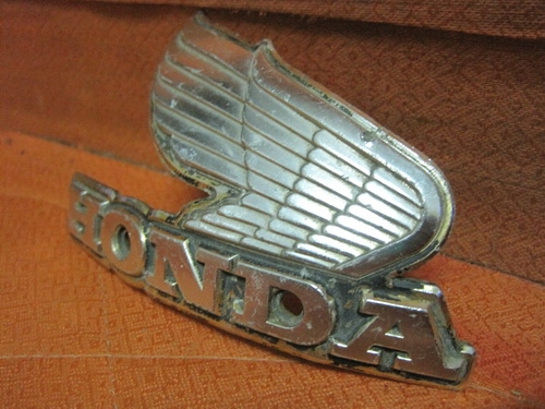 โลโกติดถัง ฮอนด้า ปีกนก(มีขางเดียวครับ) โลโกติดถัง ฮอนด้า ปีกนก(มีขางเดียวครับ)