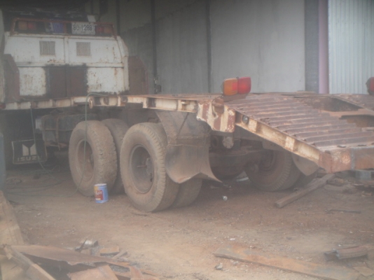 รถบรรทุกเทลเลอร์ 10 ล้อ NISSAN UD 230 รถบรรทุกเทลเลอร์ 10 ล้อ NISSAN UD 230