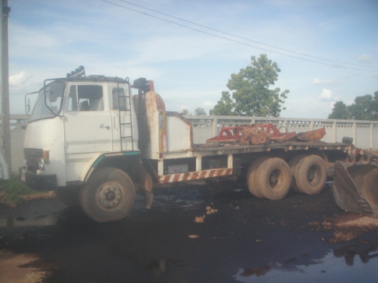 รถบรรทุกเทลเลอร์ 10 ล้อ NISSAN UD 230