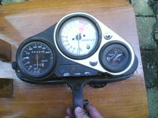 ขายอะไหร่ NSR ตาเหลี่ยม ราคารวมส่งสนใจชิ้นไหนโทรสอบถามครับ