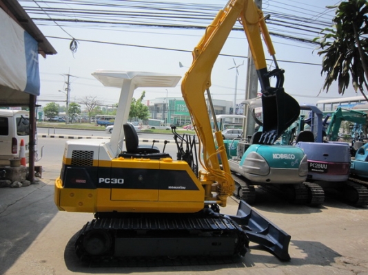 ขาย รถขุดเล็ก KOMATSU รุ่น PC30-6- แทร็กเหล็ก มือสองญี่ปุ่น