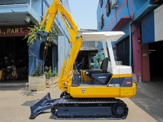 ขาย รถขุดเล็ก KOMATSU รุ่น PC30-6- แทร็กเหล็ก มือสองญี่ปุ่น