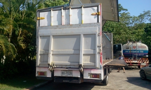 ขายลิฟท์ติดท้ายรถ 4 กระบอก