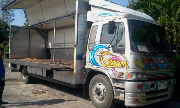 ขายตู้ 7.10 ใส่รถ Hino อยู่ เป็นตู้ชนิดเปิดข้างซ้าย-ขวา ประตู้ท้าย 2 บาน
