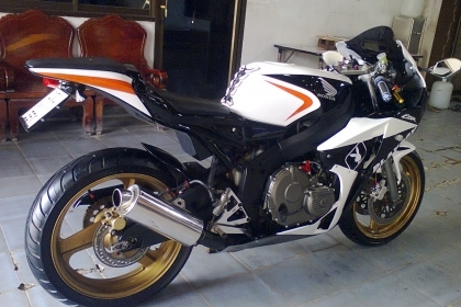 ขายด่วน CBR400 ปี 89 ทะเบียนแท้ ขายด่วน CBR400 ปี 89 ทะเบียนแท้
