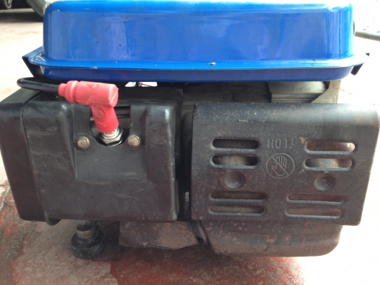 เครื่องปั่นไฟ 2 จังหวะ 650W พร้อมน้ำมัน2ลิตร เครื่องปั่นไฟ 2 จังหวะ 650W พร้อมน้ำมัน2ลิตร