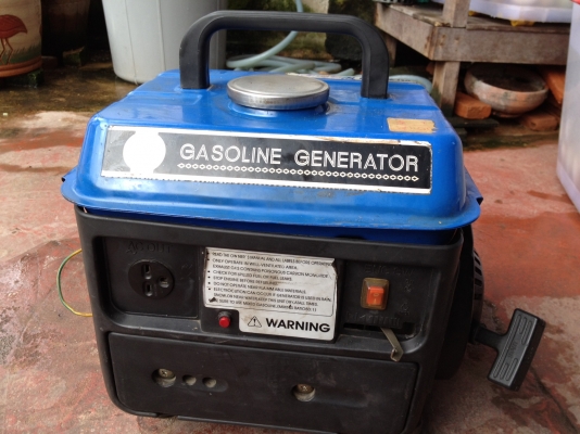 เครื่องปั่นไฟ 2 จังหวะ 650W พร้อมน้ำมัน2ลิตร