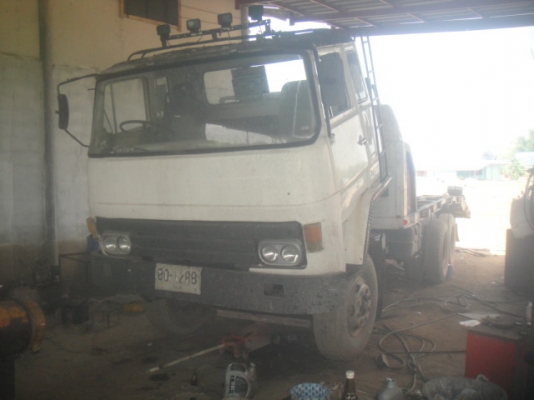 รถบรรทุกเทลเลอร์ 10 ล้อ NISSAN UD 230