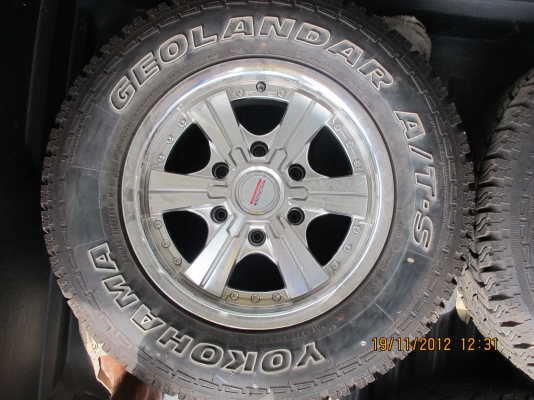 แม็ก+ยางเกือบใหม่กิ๊บๆๆๆๆๆๆ  ใส่ได้ 2เดือน      081-2862405 วุธ