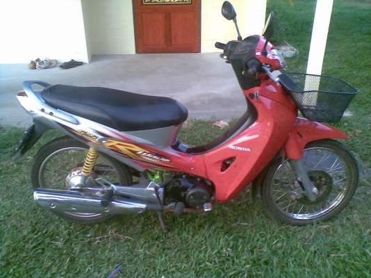 เวฟ 125 R รุ่นสตาร์มือ เป็นกุจแจใหญ่ ปี 48