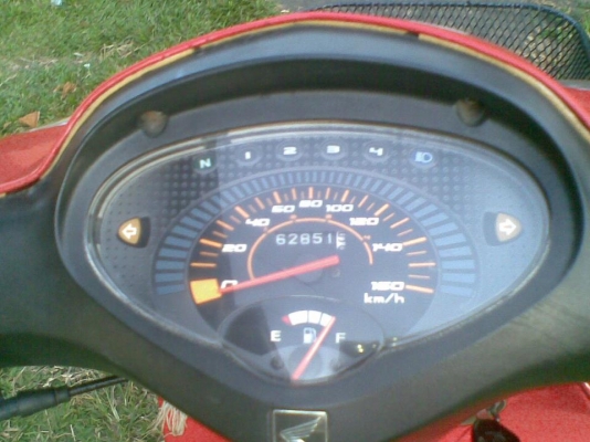 เวฟ 125 R รุ่นสตาร์มือ เป็นกุจแจใหญ่ ปี 48