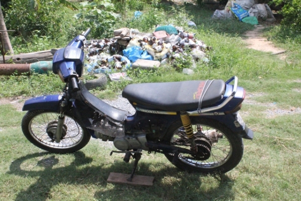 ขาย Honda ดรีม สีน้ำเงินทะเบียนพร้อมโอนครับ 6999 บาท