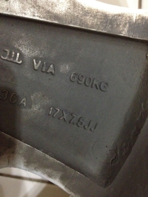 ขายล้อแม็กซ์มือ2 แนวVIP Euuoliue ขอบ17 5 รู100/114 ราคา 8,500 บาท