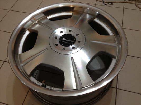 ขายล้อแม็กซ์มือ2 แนวVIP Euuoliue ขอบ17 5 รู100/114 ราคา 8,500 บาท