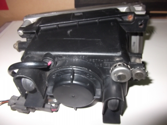 เศษไฟตัดหมอก ข้างซ้ายของรถ NISSAN เลนส์ในสีเหลือง