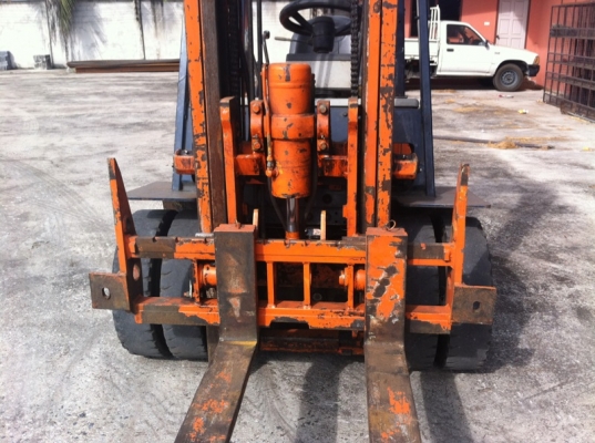 ขาย รถฟอร์คลิฟต์ 2.5 ตัน Toyota เสาสูง 4 เมตร งาสบัดได้  นำเข้าจากญี่ปุ่น