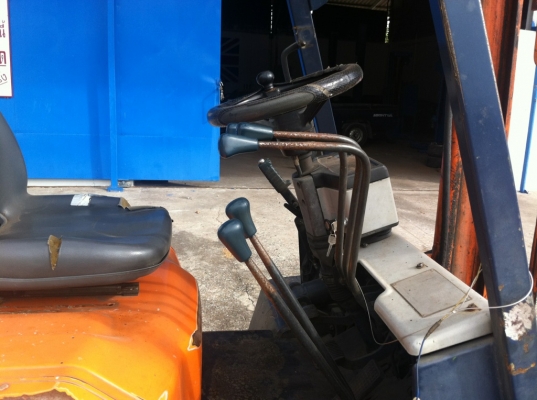 ขาย รถฟอร์คลิฟต์ 2.5 ตัน Toyota เสาสูง 4 เมตร งาสบัดได้  นำเข้าจากญี่ปุ่น