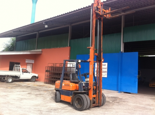 ขาย รถฟอร์คลิฟต์ 2.5 ตัน Toyota เสาสูง 4 เมตร งาสบัดได้  นำเข้าจากญี่ปุ่น