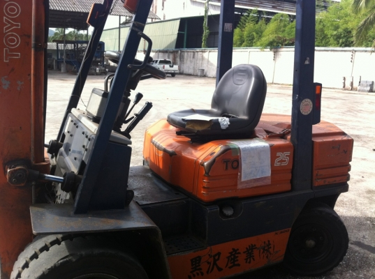 ขาย รถฟอร์คลิฟต์ 2.5 ตัน Toyota เสาสูง 4 เมตร งาสบัดได้  นำเข้าจากญี่ปุ่น
