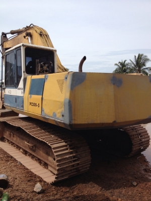 ขายรถ KOMATSU PC200-5/สภาพ90\%&rlm; สนใจติดต่อคุณรัตนศักดิ์ โทร.081-7621704