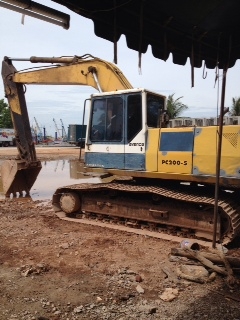ขายรถ KOMATSU PC200-5/สภาพ90\%&rlm; สนใจติดต่อคุณรัตนศักดิ์ โทร.081-7621704