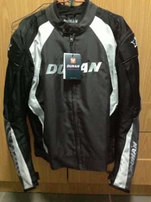 ขายเสื้อ/มีเกาะ/มีโหนกหลัง/หมวกกันน็อค/ของใหม่ สภาพ100\%เต็ม