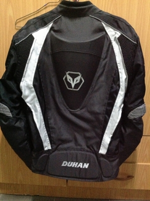 ขายเสื้อ/มีเกาะ/มีโหนกหลัง/หมวกกันน็อค/ของใหม่ สภาพ100\%เต็ม