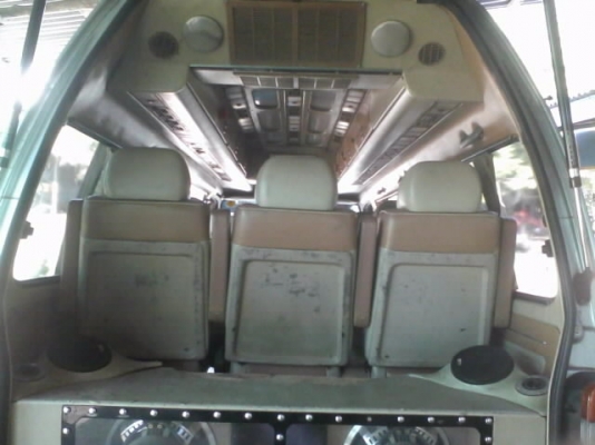 TOYOTA HIACE COMMUTER 2.5 MT ปี 2003 รุ่นหลังคาสูง รถบ้านบางเดิมทั้งคัน ชุดจอชุดเครื่องเสียงเต็มระบบเต็มคัน ภายในสวยมากครับ แอร์เย็น พวงมาลัยเพาเวอร์ ช่วงล่างแน่น ยางสภาพดีพร้อมใช้งาน เอกสารทะเบียนภาษีครบพร้อมโอน ราคาต่อรองได้ครับ