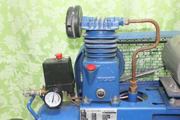 ปั๊มลมยี่ห้อ ''TIGER'' ขนาด 1/4 HP ขนาดถัง36ลิตร พร้อมใช้งานครับ ปั๊มลมยี่ห้อ ''TIGER'' ขนาด 1/4 HP ขนาดถัง36ลิตร พร้อมใช้งานครับ