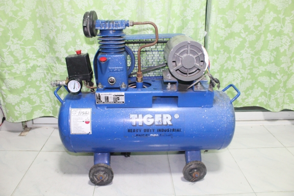 ปั๊มลมยี่ห้อ ''TIGER'' ขนาด 1/4 HP ขนาดถัง36ลิตร พร้อมใช้งานครับ