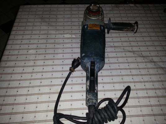 ขายหินเจียขนาดใส่ใบ7นิ้วยี่ห้อBOSCHรุ่นGWS20-230พร้อมใช้งานราคาไม่แพงคับ