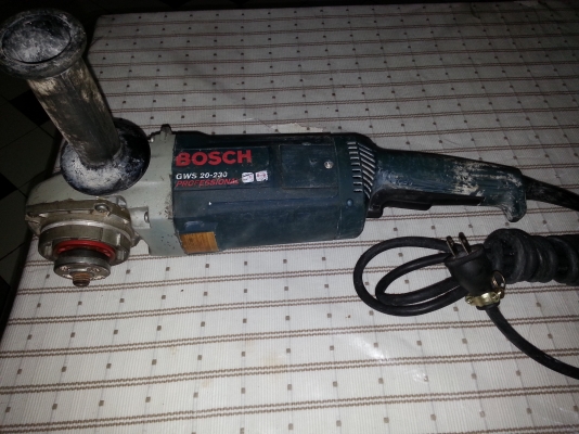 ขายหินเจียขนาดใส่ใบ7นิ้วยี่ห้อBOSCHรุ่นGWS20-230พร้อมใช้งานราคาไม่แพงคับ