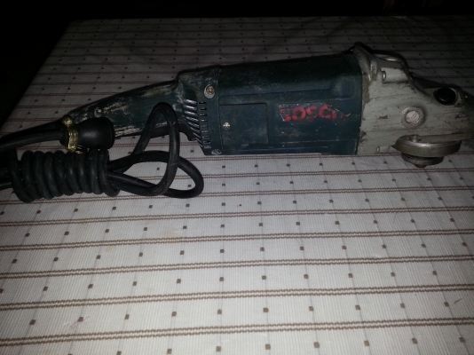 ขายหินเจียขนาดใส่ใบ7นิ้วยี่ห้อBOSCHรุ่นGWS20-230พร้อมใช้งานราคาไม่แพงคับ