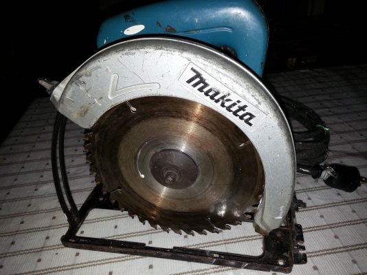 ขายเลื่อยวงเดือนยี่ห้อmakitaขนาดใส่ใบ7นิ้วพร้อมใช้งานกันเลยครับ