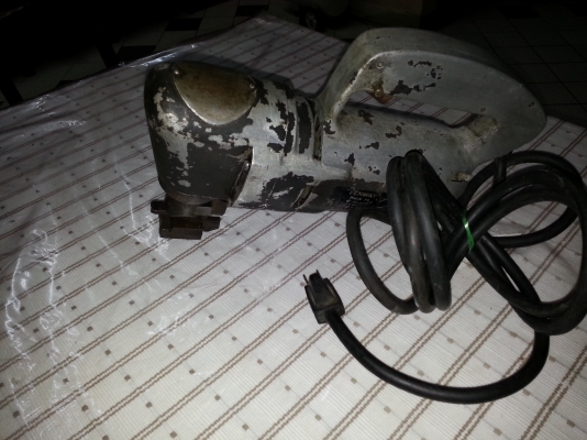 ขายเครื่องตัดของโบราณหายากครับใช้งานได้ปกติเครื่องนิ่มๆตัวเป็นอลูมิเนียมทั้งตัว ขายเครื่องตัดของโบราณหายากครับใช้งานได้ปกติเครื่องนิ่มๆตัวเป็นอลูมิเนียมทั้งตัว