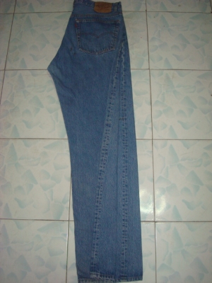 # 8410 # ยีนส์ Levi's 501 ผ้าทราย ของแท้ มือสอง เอว 38 ยาว 32 ก้านดำ แป๊กเงิน รุ่นเก่า ตะเข็บสวยๆ made in usa