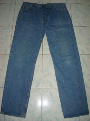 # 8410 # ยีนส์ Levi's 501 ผ้าทราย ของแท้ มือสอง เอว 38 ยาว 32 ก้านดำ แป๊กเงิน รุ่นเก่า ตะเข็บสวยๆ made in usa