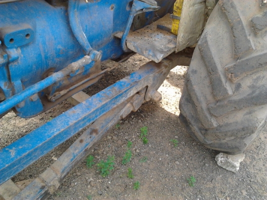 **หลุดจอง ขออนุญาตขายใหม่ ครับ ขาย รถไถ FORD 77 T3 1เพลา เครื่องดี ระบบดี ยางดี พร้อม อุปกรณ์ 2 ชิ้น ผาน3 และใบดัน เอกสารเล่มทะเีบียน พร้อมใช้ พร้อมลุยงาน  ราคาต่อรองได้ครับ