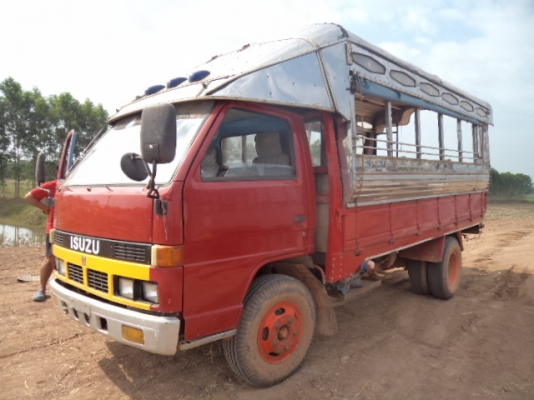 ขายรถอีซูซุ6ล้อ เครื่อง110แรง พวงมาลัยเพาเวอร์ สภาพร้อมใช้