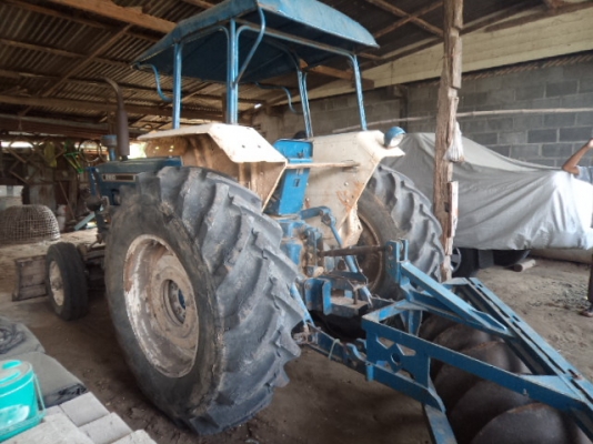 ขายรถไถฟอร์ด77 T3 อุปกร์4ชิ้น สภาพพร้อมใช้