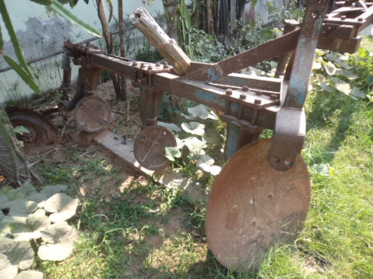 ขายรถไถฟอร์ด77 T3 อุปกร์4ชิ้น สภาพพร้อมใช้